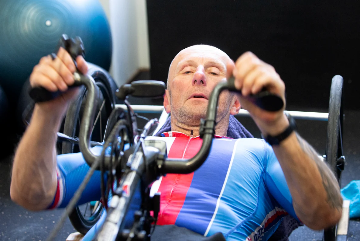 Trénink v „sauně“, který vás rozseká, využili i paralympionici
