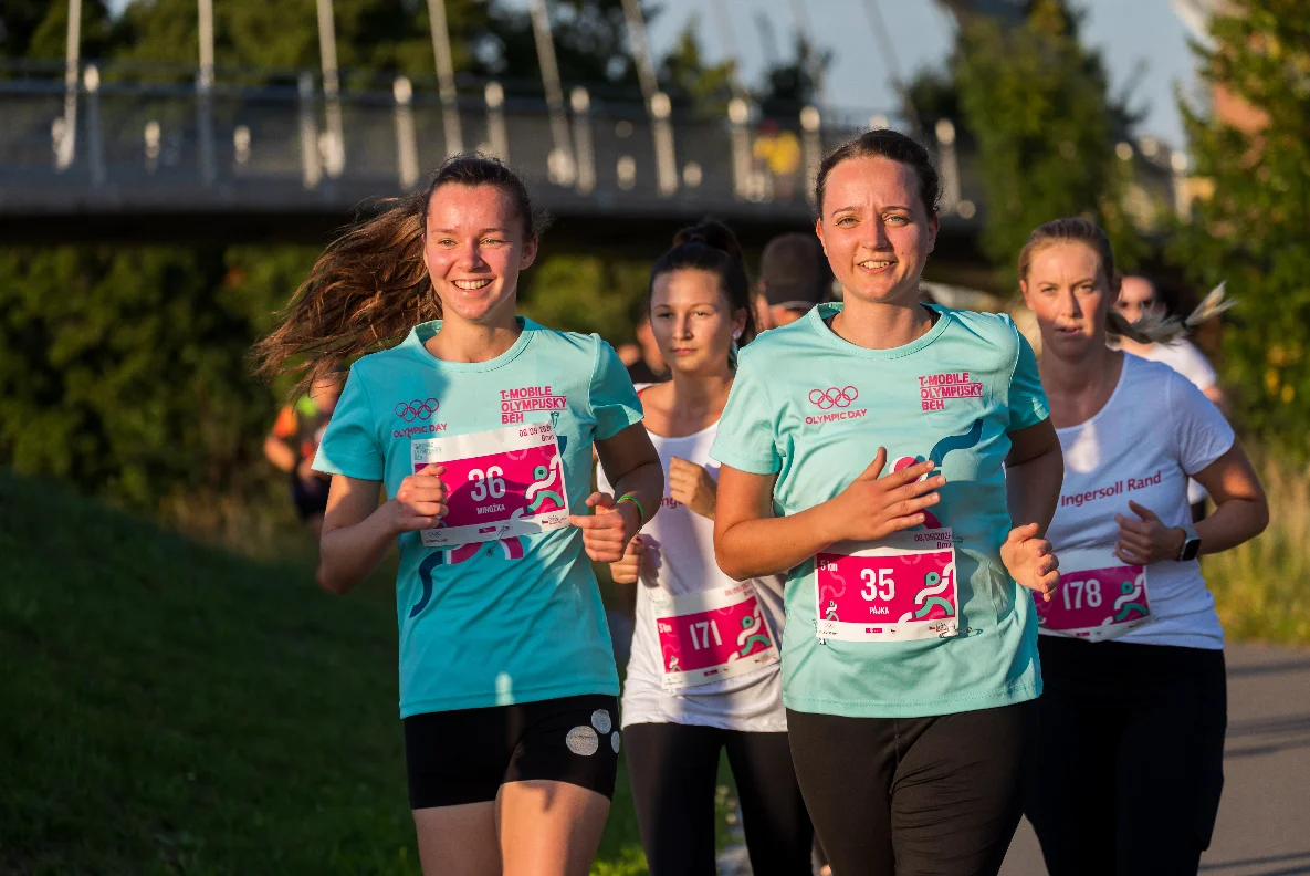 Actor playing Emil Zátopek starts a running race celebrating olympic ideals 