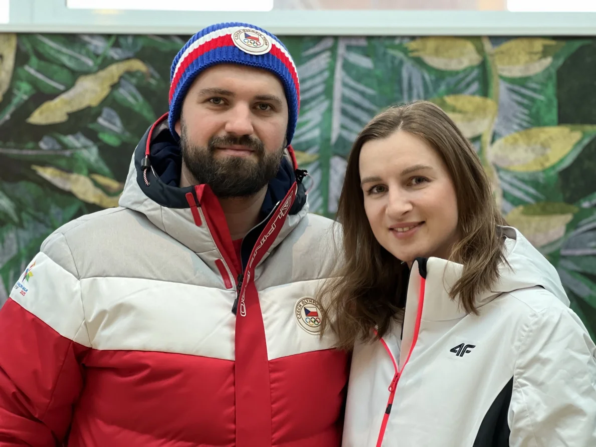 Manželský souboj na střídačkách! Česko-slovenské finále hokejistek okoření pikantní duel