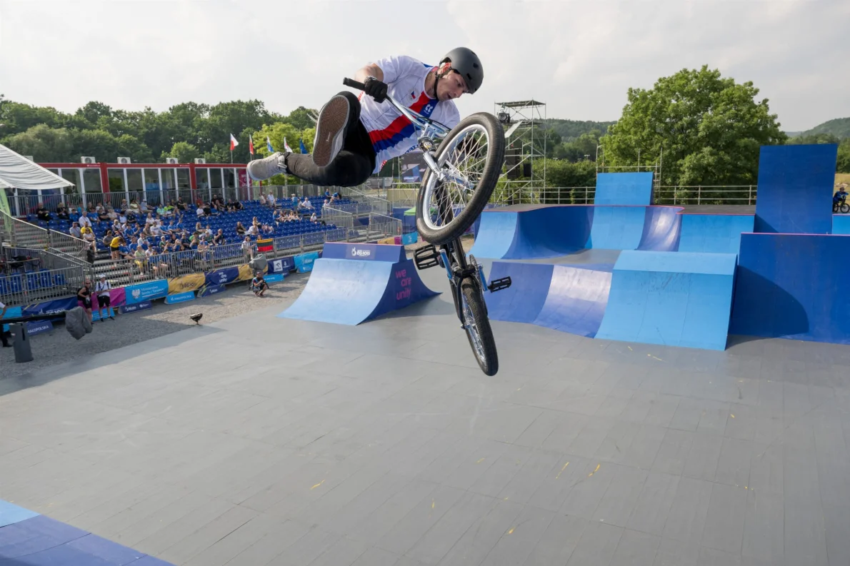 Do finále Evropských her s talismanem. Freestyle cyklista Beran závodí s tátovou vojenskou známkou