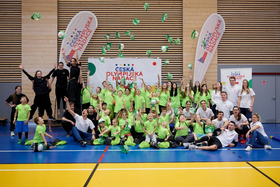 Athletes supported children from the Olympic Foundation