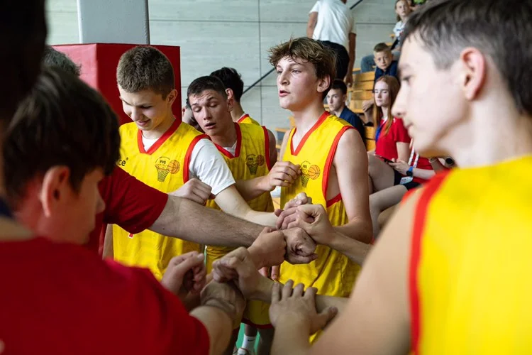 Zranění opory, neplatný koš z půlky a velké drama. Jihomoravané Praze nakonec těsně podlehli