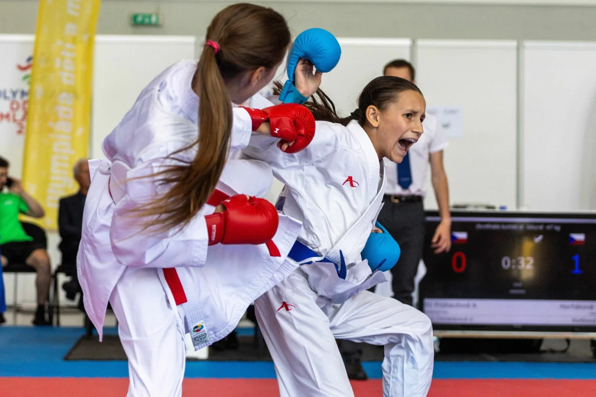 Před dvěma lety zářil její bratr, teď ona. Sourozenci Horňákovi mají další medaili z karate