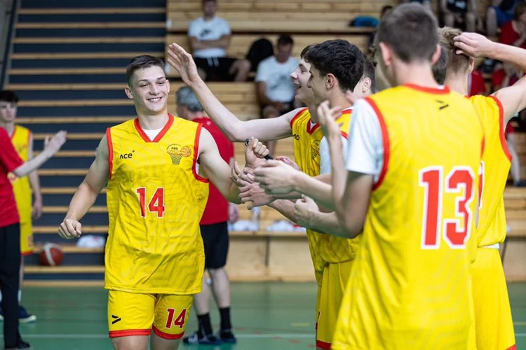 Nejdřív vítězný basketbalový šlágr, dvě hodiny nato bronz z disku. Demčenko je univerzál