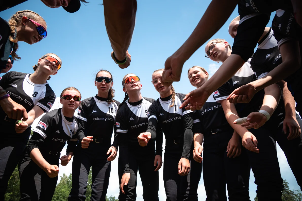 Strhující podívanou do poslední směny nabídlo finále softballu