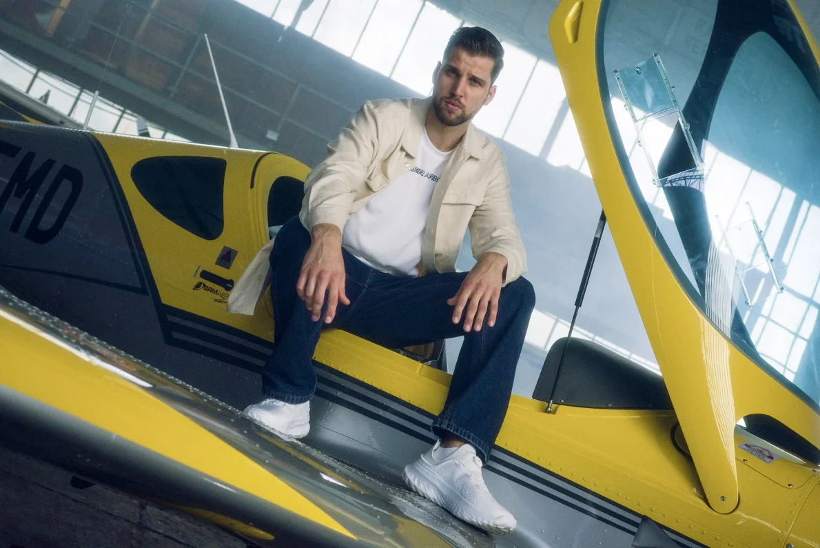 Šermíř Alex Choupenitch vydává svůj nový singl LONG HAUL