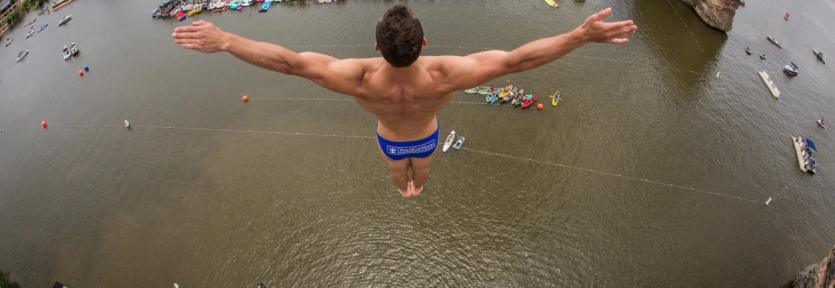 Adrenalin na maximu. Ten pocit, když skočíš do vody ze 27 metrů