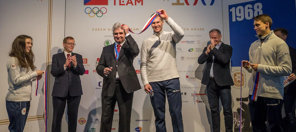Český dům se otevřel sportovcům i veřejnosti. Na pivo přišli bobisti i slovenský prezident