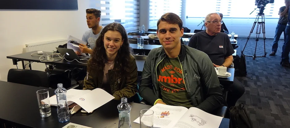 Výživa, aklimatizace i komunikace. Trenéři i sportovci naslouchali odborníkům