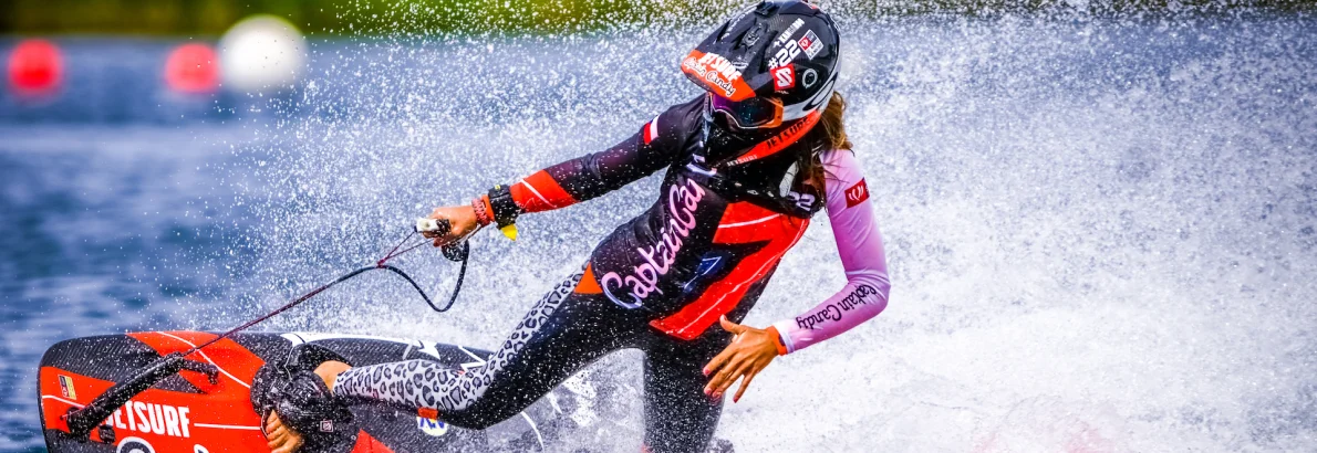 Sport, jemuž vládne česká kráska. Seznamte se s jetsurfingem