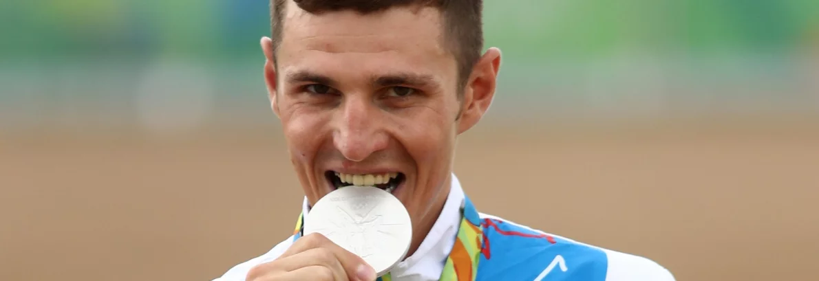 Olympijské stříbro, pak romantické zásnuby. Přítelkyně si myslela, že jedeme na letiště pro kolo, směje se Kulhavý