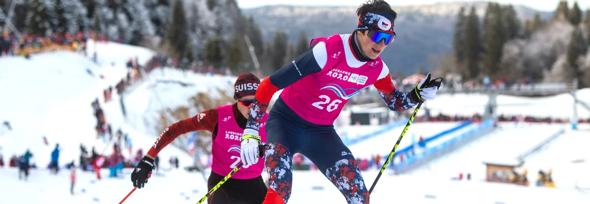 Boule, skoky, slalom! Zábava a adrenalin na běžkách, to je Cross-country cross